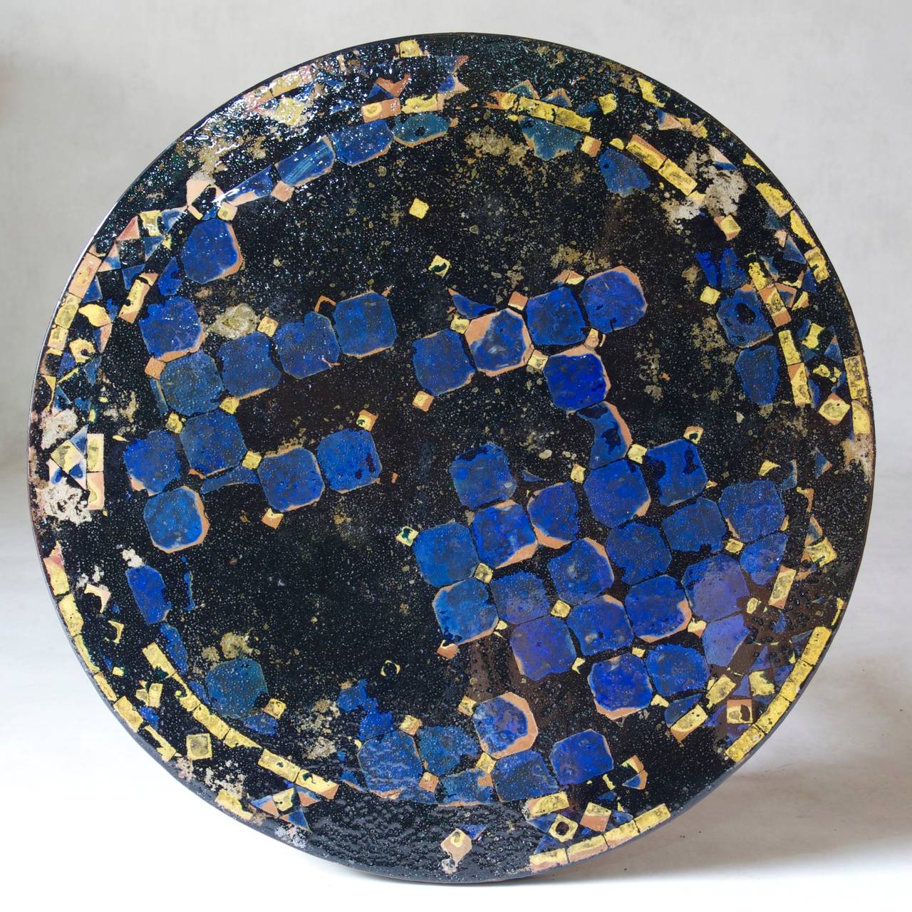 Coppia di gueridoni in ferro battuto con piano a mosaico, Spagna, anni '20 circa in vendita 3