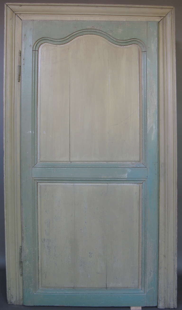 Rather small door made of oak, with a recessed frame (on one side).

Original paint.