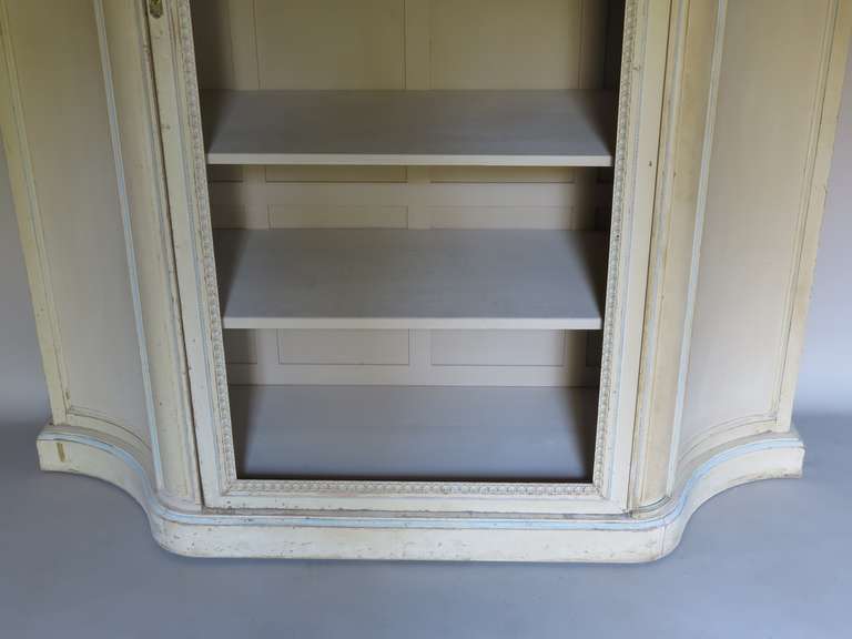 Lovely Louis XVI Armoire with Curved Sides, France, 19th Century For Sale 1