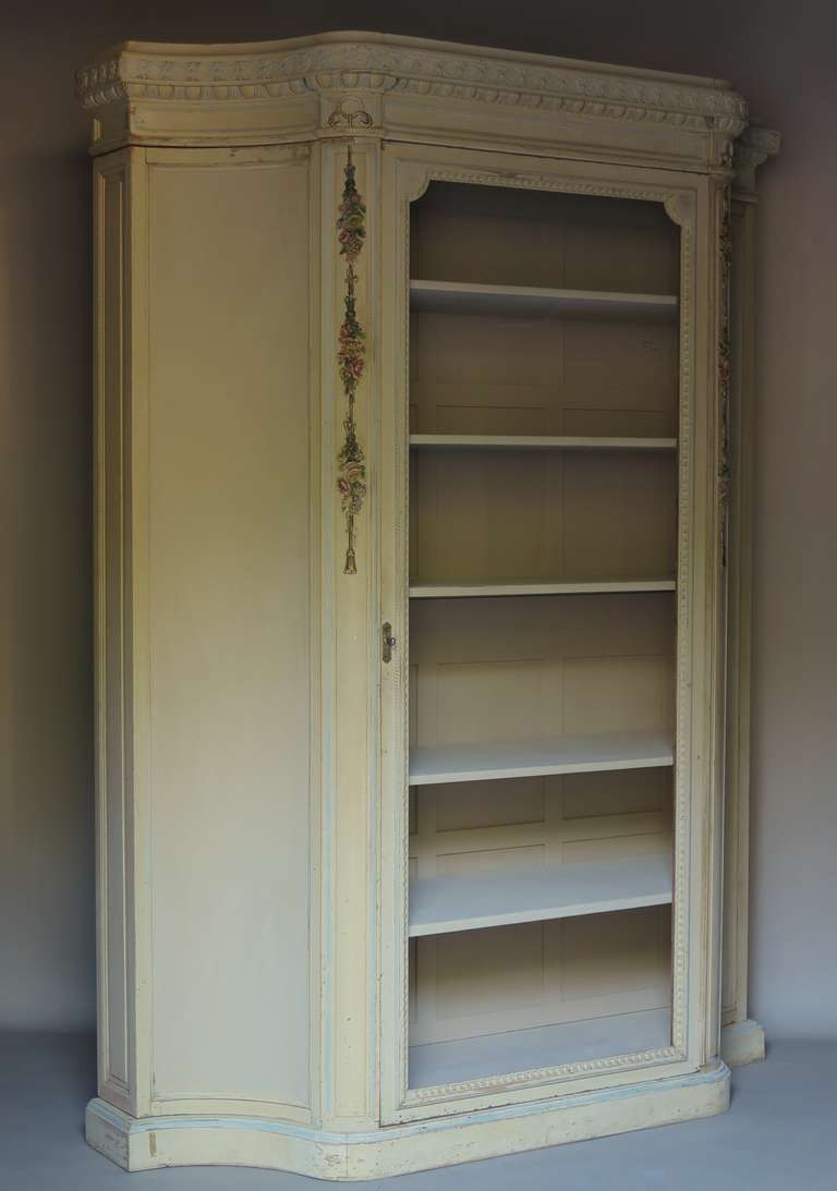 Lovely Louis XVI Armoire with Curved Sides, France, 19th Century For Sale 5