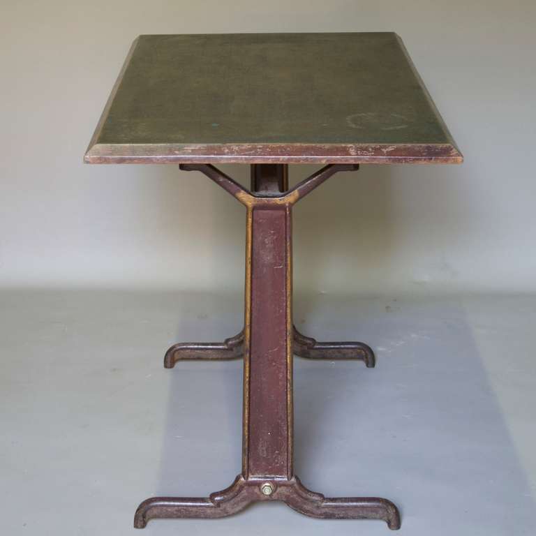 Bistro Table from France ca. 1900 In Excellent Condition For Sale In Isle Sur La Sorgue, Vaucluse