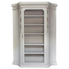 Jolie armoire Louis XVI avec côtés incurvés, France, 19ème siècle