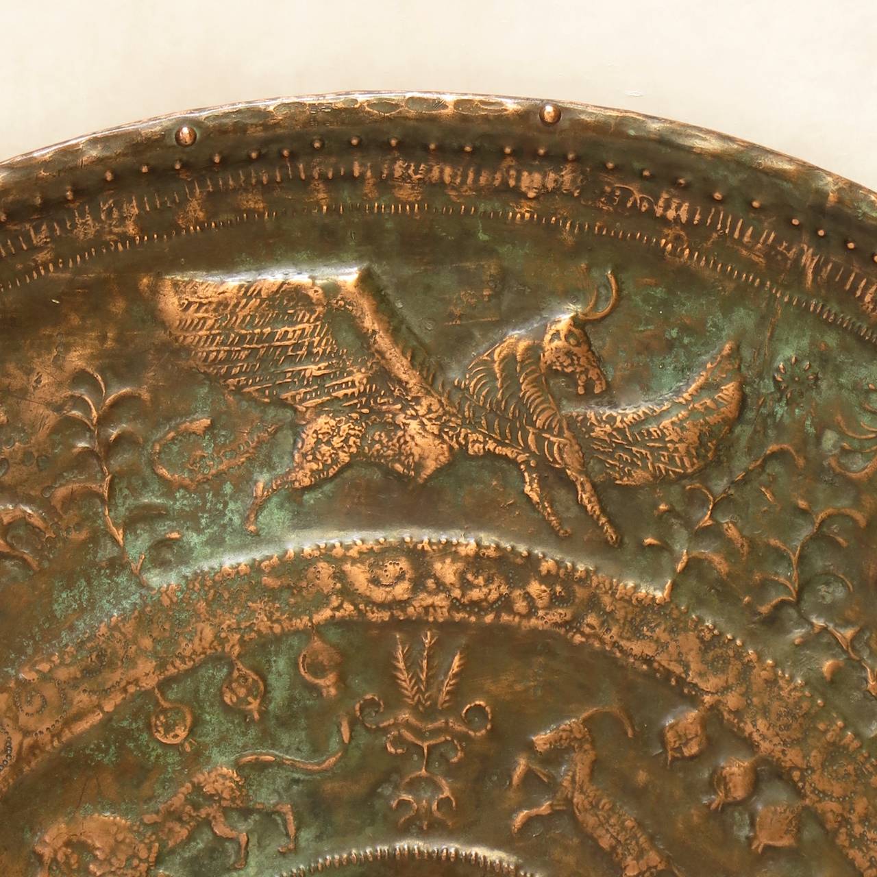 Schmiedeeisen-Couchtisch „Dragon“ mit Kupferplatte, Frankreich, frühe 1900er Jahre im Angebot 4