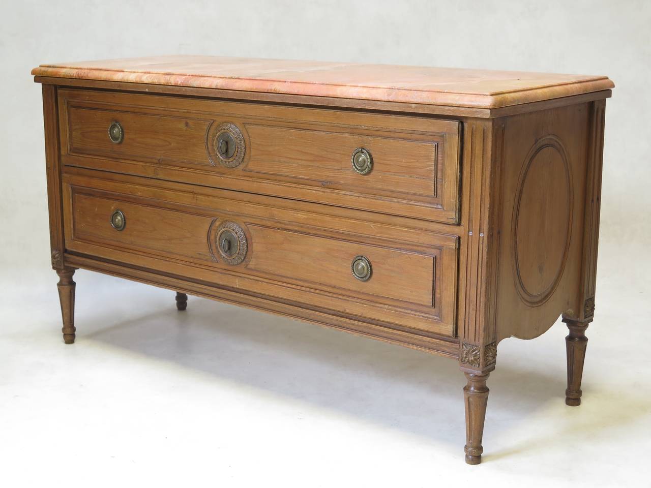 Louis XVI Style Chest of Drawers, France, 19th Century In Excellent Condition For Sale In Isle Sur La Sorgue, Vaucluse
