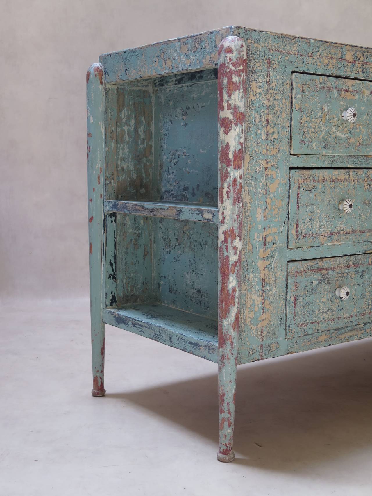 Unusual Painted Chest of Drawers with Side Shelves, France, 1920s In Distressed Condition In Isle Sur La Sorgue, Vaucluse
