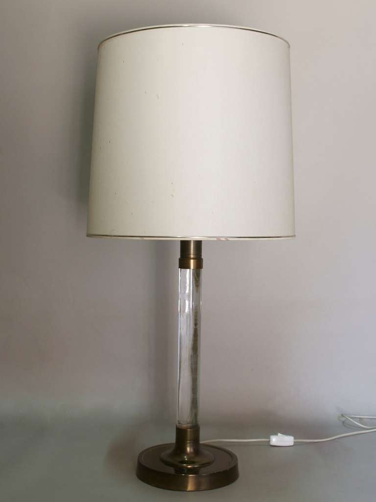 Mid-Century Modern Lampe de bureau en laiton et plexiglas - France, vers les années 1940 en vente