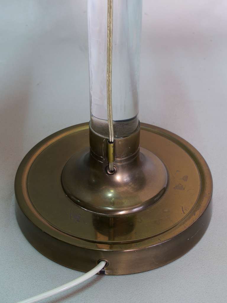 Brass and Plexiglas Table Lamp - France circa 1940s In Good Condition For Sale In Isle Sur La Sorgue, Vaucluse