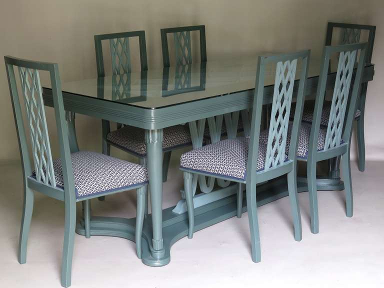 Wonderful two-tone dark and light green dining room set comprised of a large rectangular table and six chairs, in the style of Osvaldo Borsani and Paolo Buffa.

The table features losange motifs set into the tabletop and protected by a thick glass