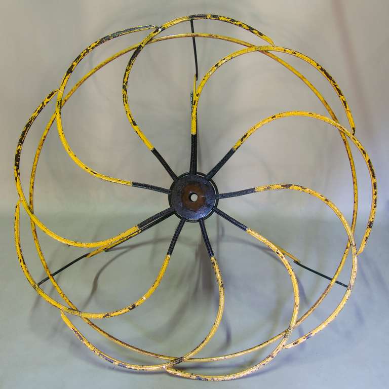 One-Of-A-Kind Large Flower Form Wrought Iron Table - France, Circa 1950 In Excellent Condition In Isle Sur La Sorgue, Vaucluse
