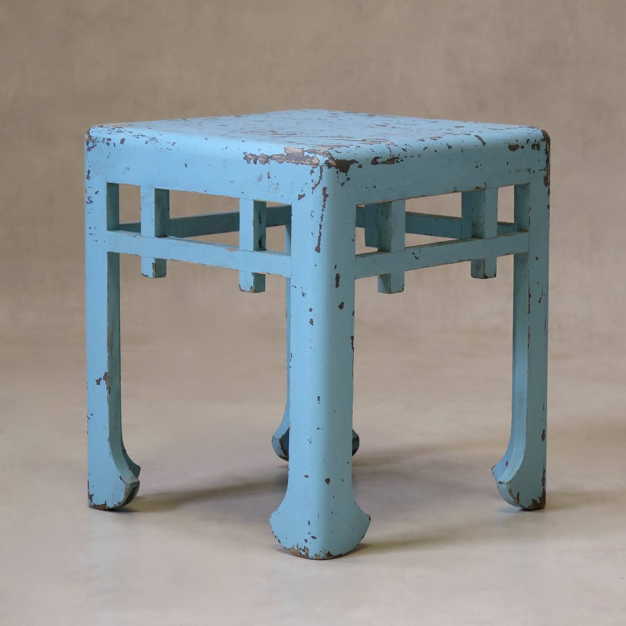 French 1920s Chinese Style Table and Stool Attributed to Atelier Martine In Distressed Condition In Isle Sur La Sorgue, Vaucluse