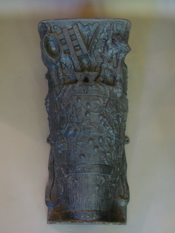 Pezzo decorativo da parete che rappresenta una 