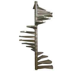 Grand escalier en colimaçon en aluminium:: France:: années 1950