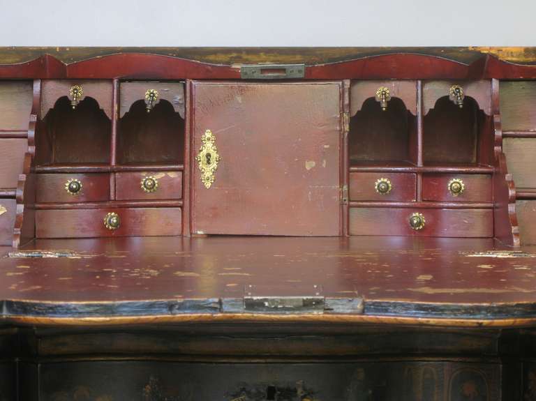 Arbalete Front Chinoiserie Writing Desk, Italy, 18th Century In Good Condition For Sale In Isle Sur La Sorgue, Vaucluse