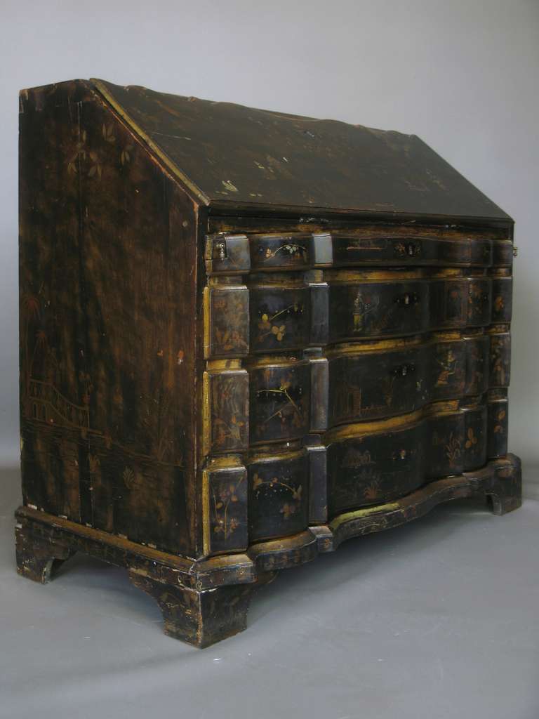 Italian Arbalete Front Chinoiserie Writing Desk, Italy, 18th Century For Sale