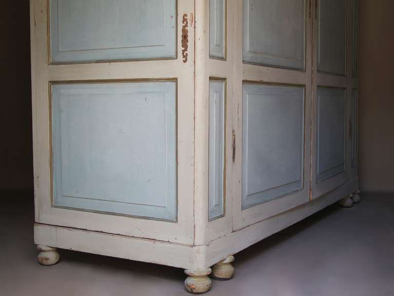 Unusual and Monumental Wardrobe, Italy, 19th Century In Excellent Condition In Isle Sur La Sorgue, Vaucluse
