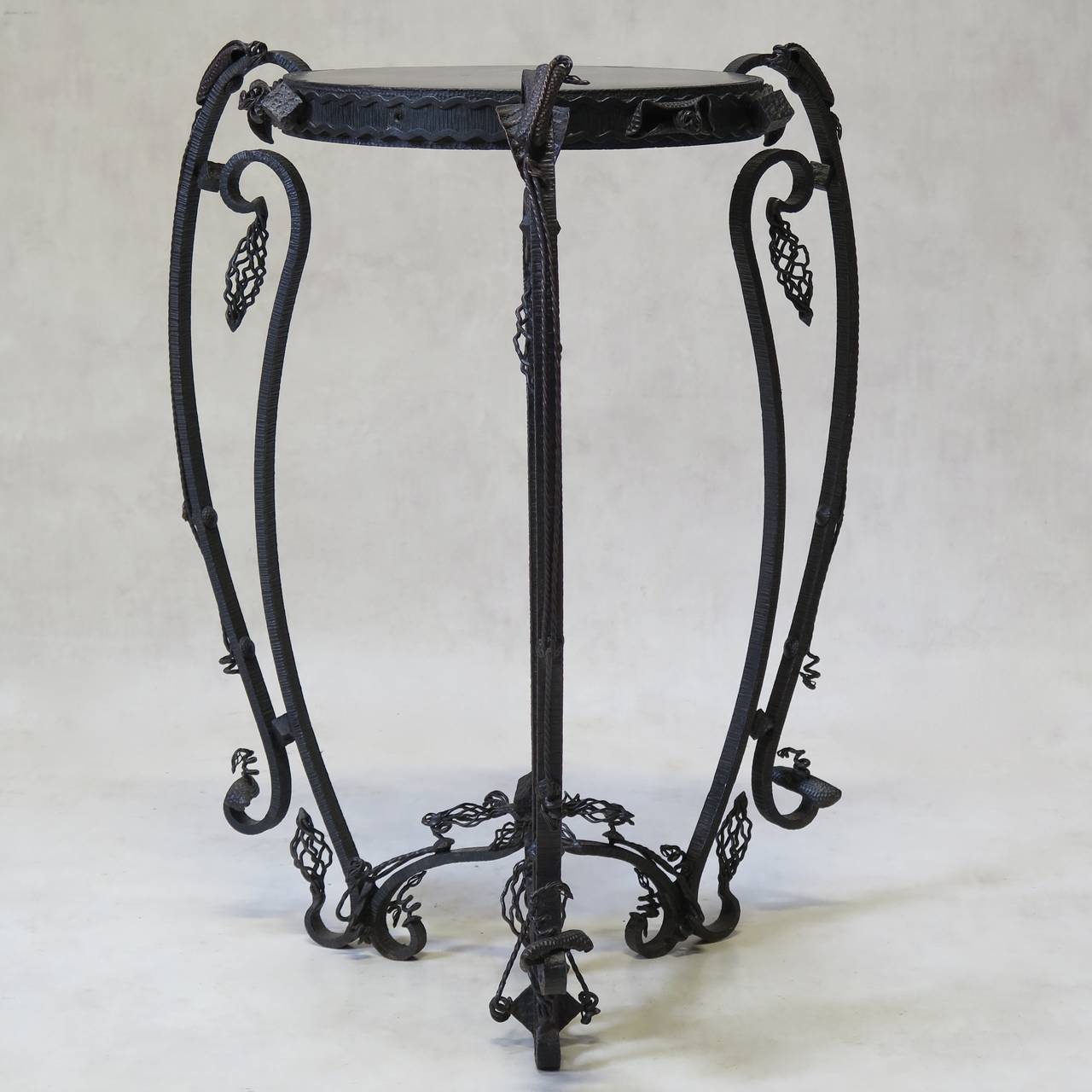 Lovely and rare side table in hand-wrought iron with naturalistic decor, mixing both Art Nouveau and Art Deco styles. Exquisitely made.