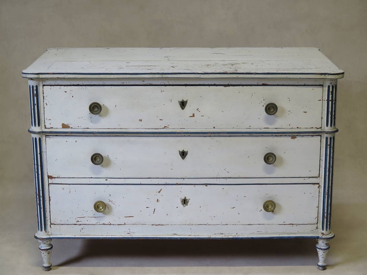 Louis XVI Chest of Drawers, France, Early 19th Century In Excellent Condition In Isle Sur La Sorgue, Vaucluse