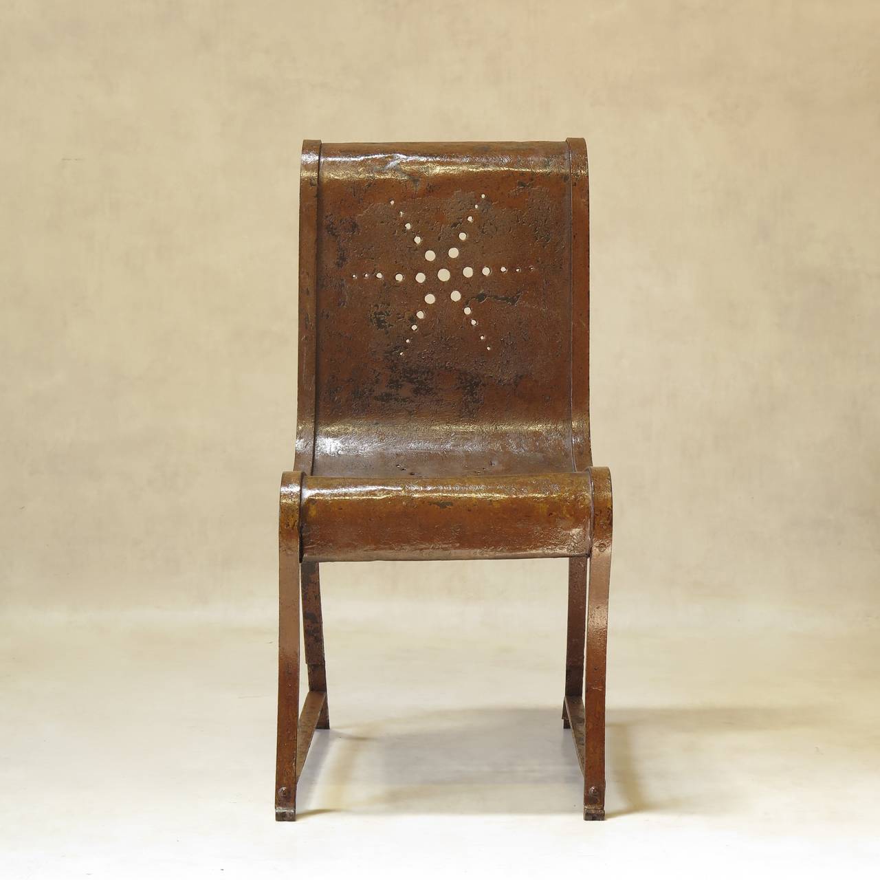 Francese Raro set di quattro sedie in ferro battuto con design a stella, Francia, circa anni '20 in vendita