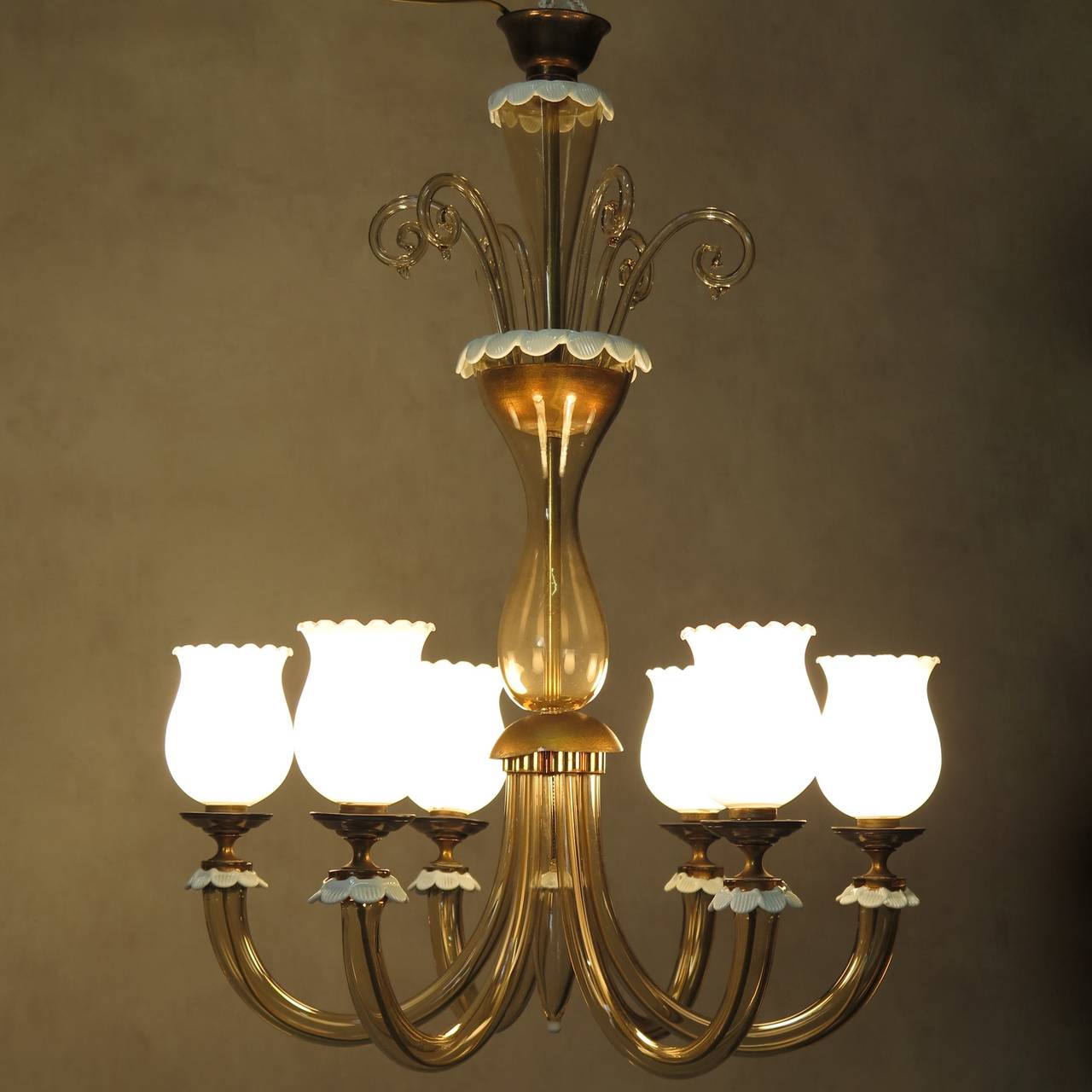French Amber & Milk Glass Murano Chandelier, 1940s For Sale