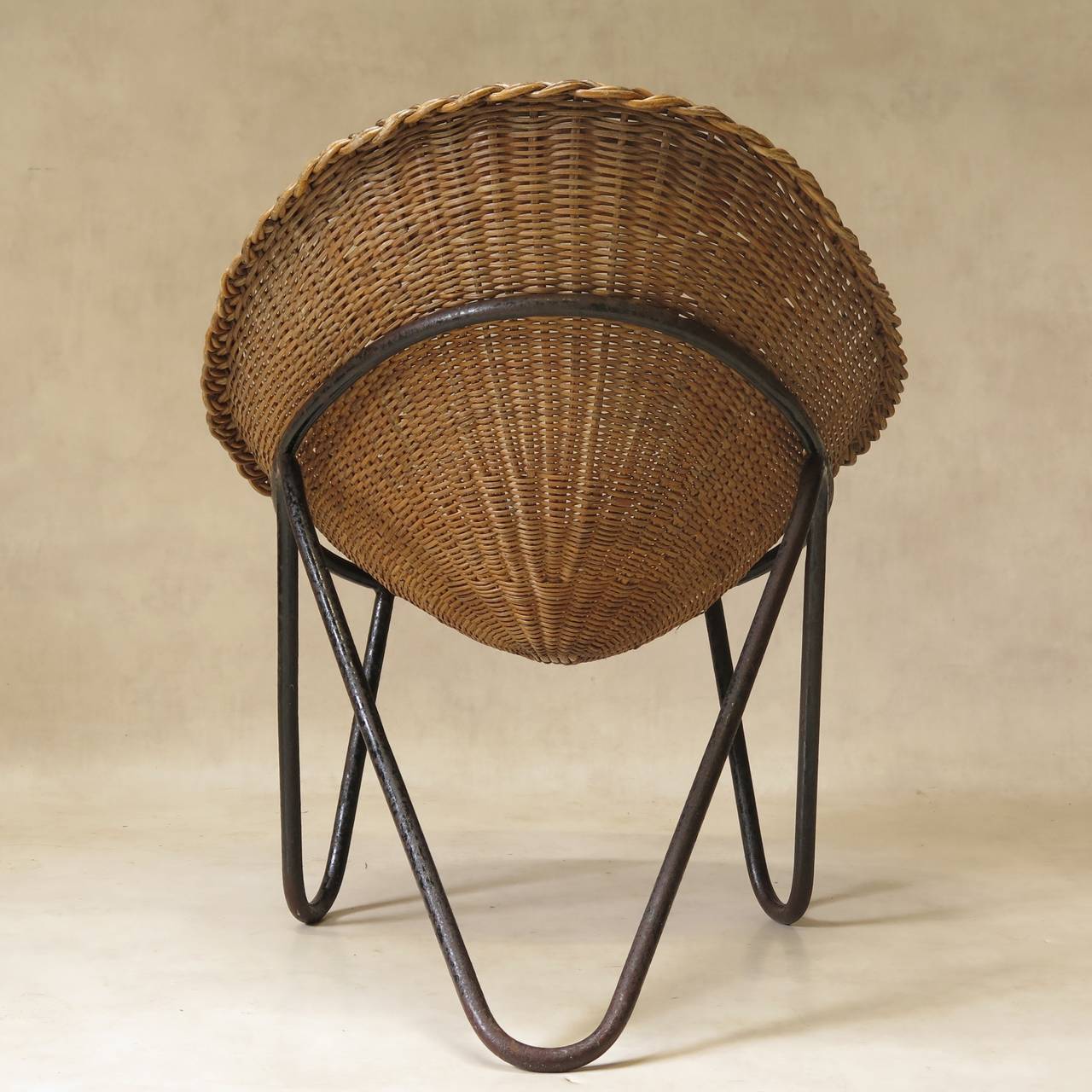 Wicker and Iron Lounge Chair, France, 1950s In Good Condition For Sale In Isle Sur La Sorgue, Vaucluse