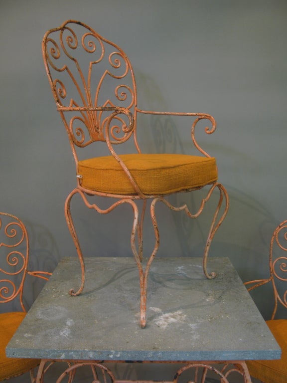 French 1950s Hand-Wrought Iron Set of 4 Chairs and a Table In Excellent Condition In Isle Sur La Sorgue, Vaucluse