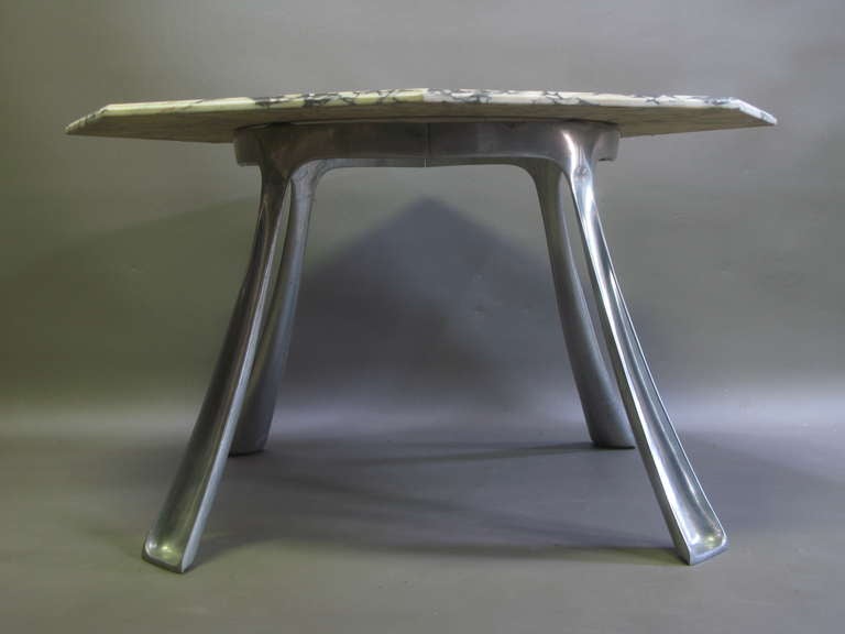 Français Table en fonte d'aluminium et marbre de Charron en vente