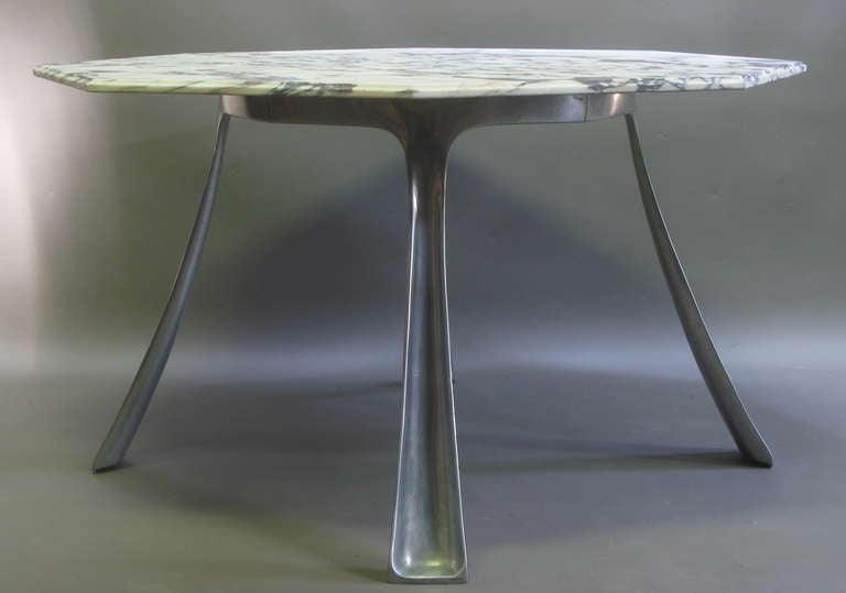 Mid-Century Modern Table en fonte d'aluminium et marbre de Charron en vente
