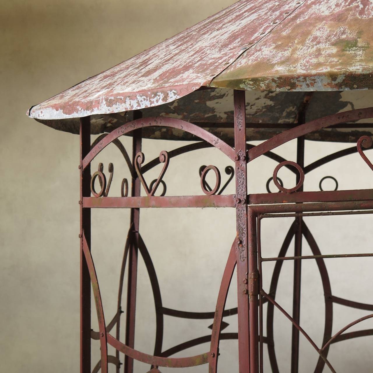 Rare and very pretty octagonal Art Deco wrought iron pergola, decorated with geometric motifs. Riveted zinc roof. Original red paint.