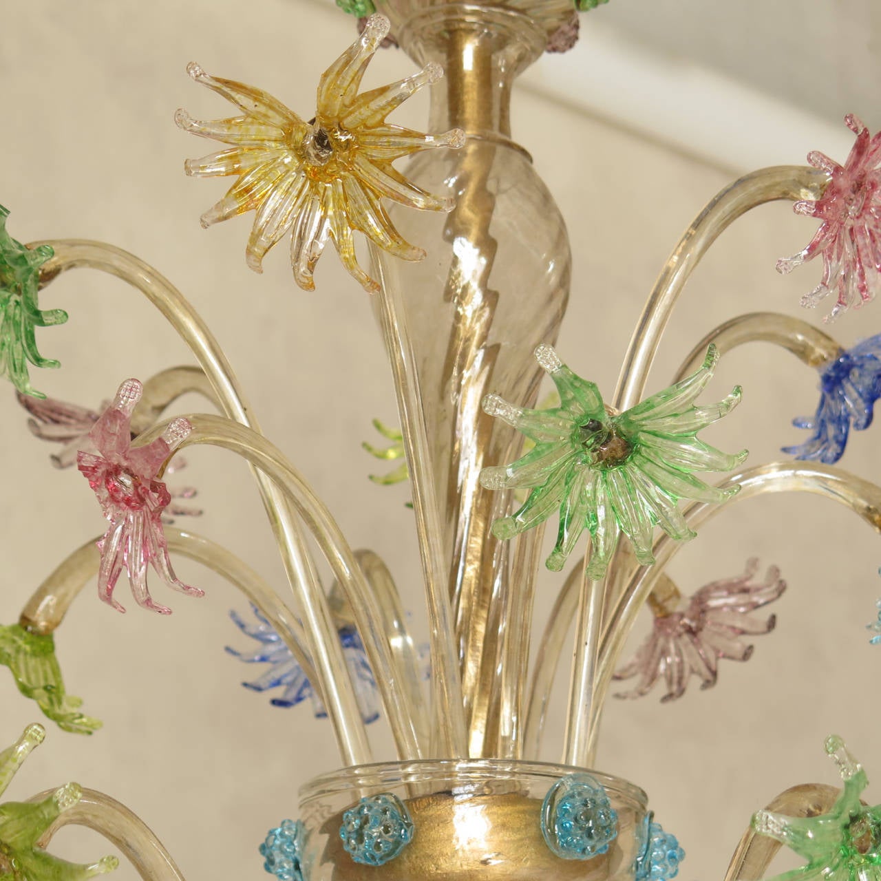 Large and Delicate Pastel Colour, Murano Chandelier, Italy, 19th Century In Fair Condition For Sale In Isle Sur La Sorgue, Vaucluse