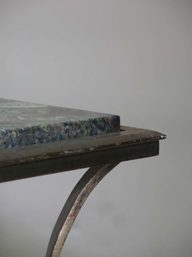 Art Deco Hammered Iron and Marble Coffee Table, France, 1930s In Excellent Condition In Isle Sur La Sorgue, Vaucluse