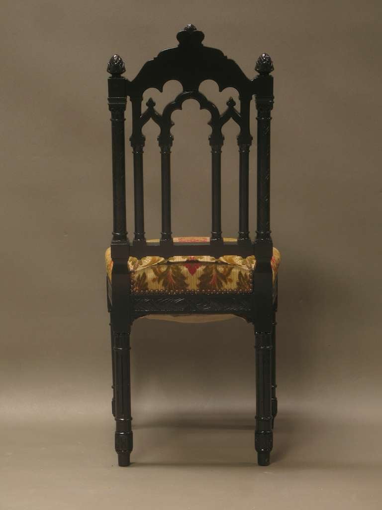 Set of 6 Gothic Revival French Dining Chairs In Fair Condition In Isle Sur La Sorgue, Vaucluse