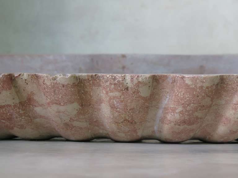 Pink Marble Shell Sink, France, Early 19th Century In Good Condition In Isle Sur La Sorgue, Vaucluse