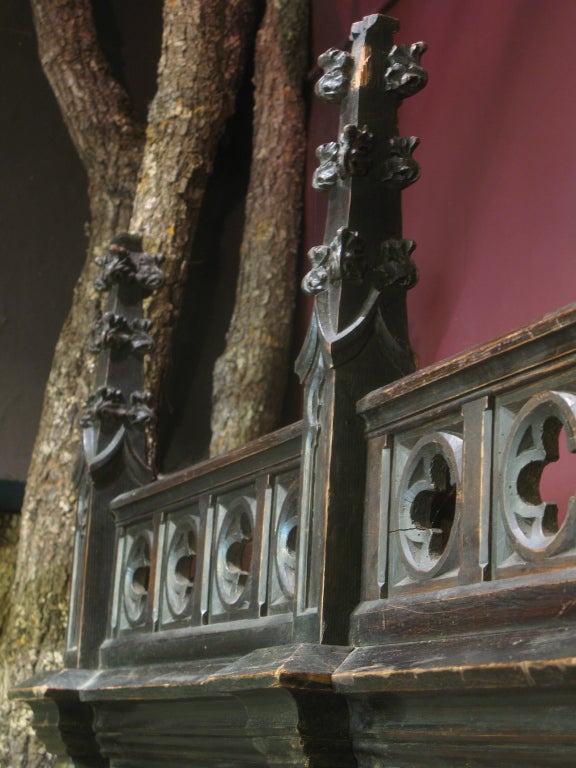 Top part resting on separate base, and composed of 3 ogee-shaped sections flanked by twisted columns with leaf-decorated capitals. A frieze with quatrefoil detail runs along the top, surmounted by 4 gothic style finials.

Comes apart, making
