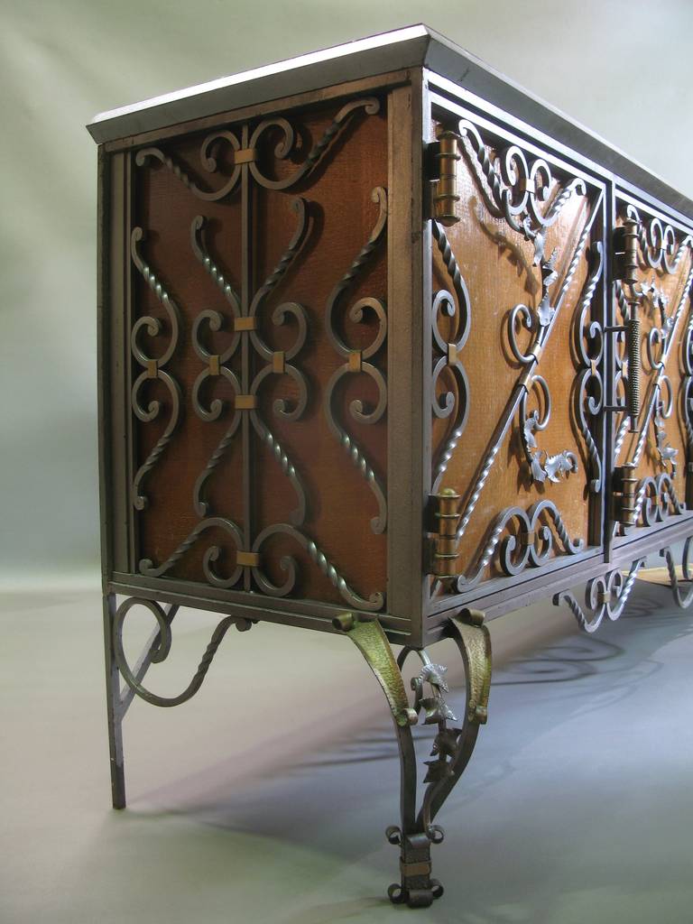 Exceptional Wrought Iron Ivy Motif Credenza, France, 1940s In Excellent Condition For Sale In Isle Sur La Sorgue, Vaucluse