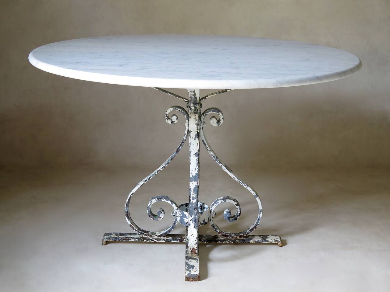 Iron and Marble Dining Table, France, circa 1920s In Excellent Condition In Isle Sur La Sorgue, Vaucluse