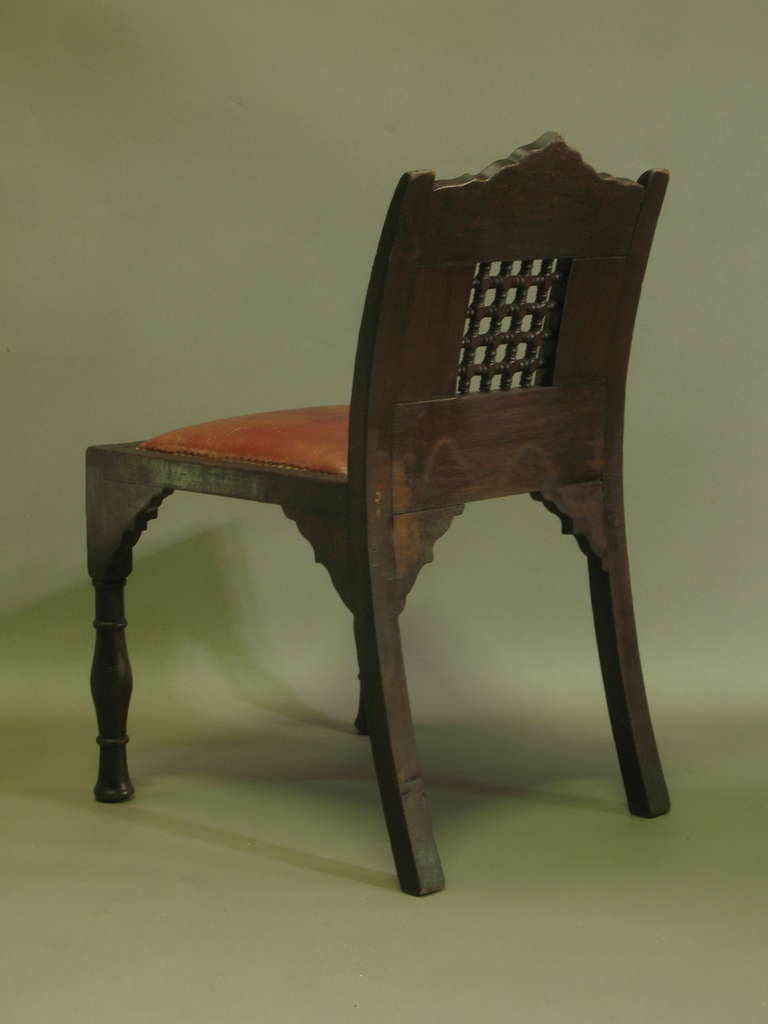 20ième siècle Ensemble de 6 chaises basses mauresques en vente