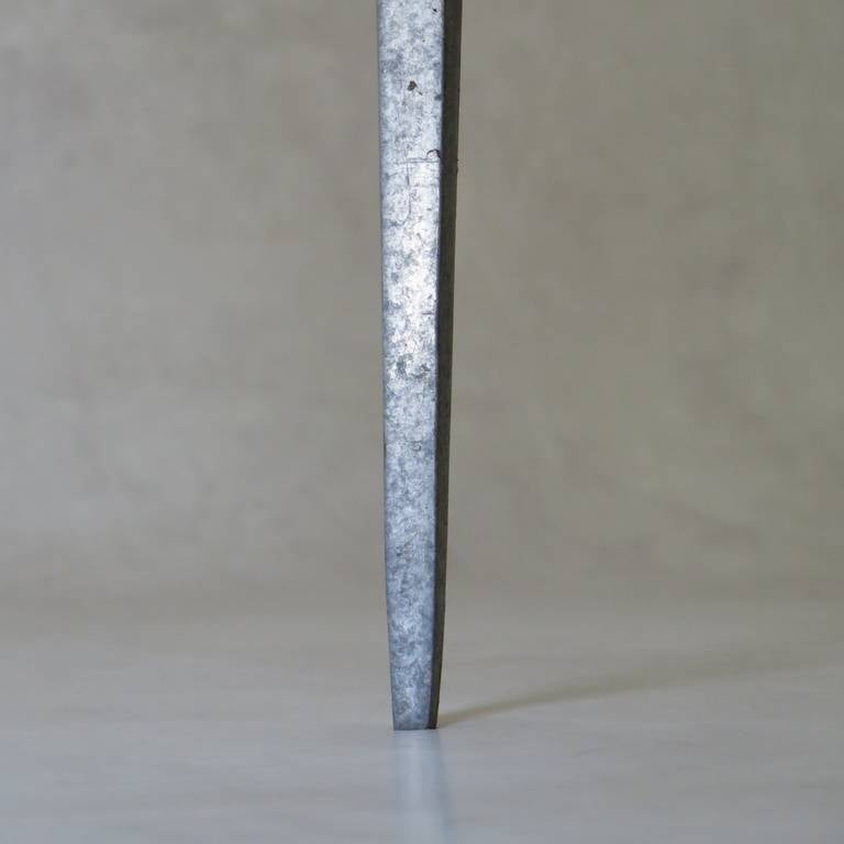 Ungewöhnlicher Tisch im Directoire-Stil aus Gusseisen, Aluminium und Steinplatte im Angebot 5