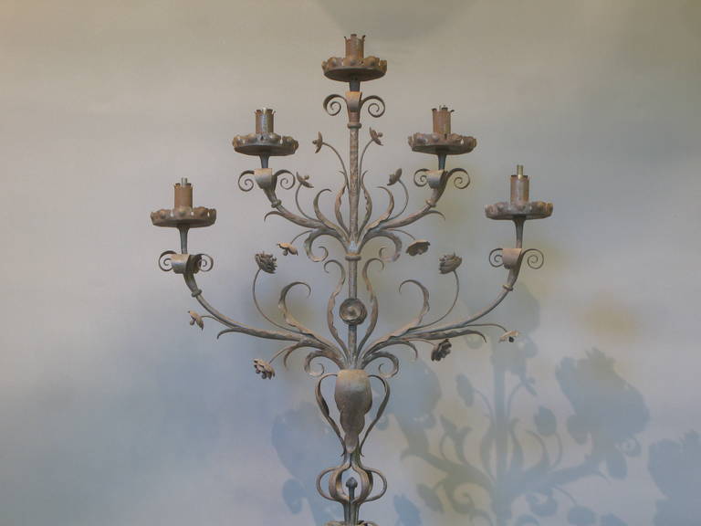 French 19th Century Wrought Iron Candleholder In Excellent Condition For Sale In Isle Sur La Sorgue, Vaucluse