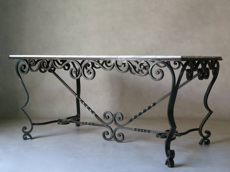 French 1940s dining or center table. The wrought-iron base has a dark green finish. Original marble top, white with dark grey veins.

Can be used indoors or outdoors.