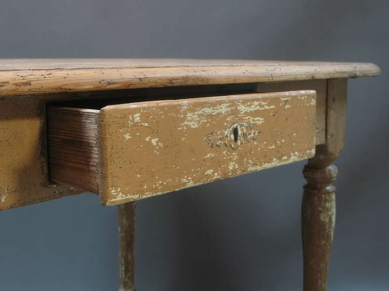 Charming 19th Century Painted Pine Table For Sale 4