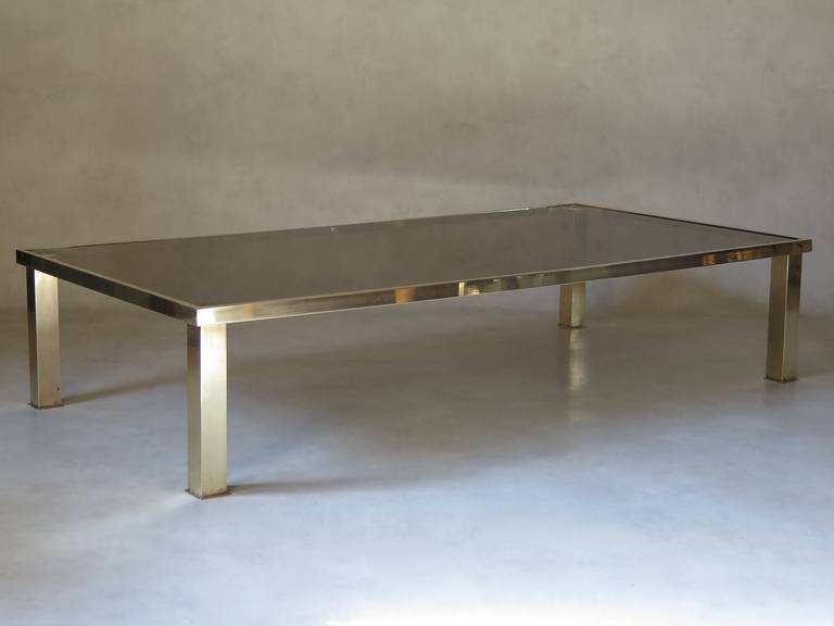 Chic and minimalist rectangular coffee table, with a brass base.

A matching, smaller and square table is also available.