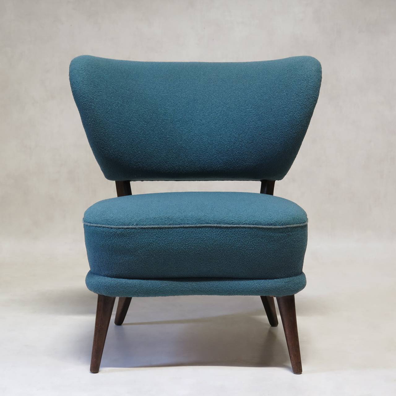 European Pair of Mid-Century Modern Wingback Slipper Chairs For Sale
