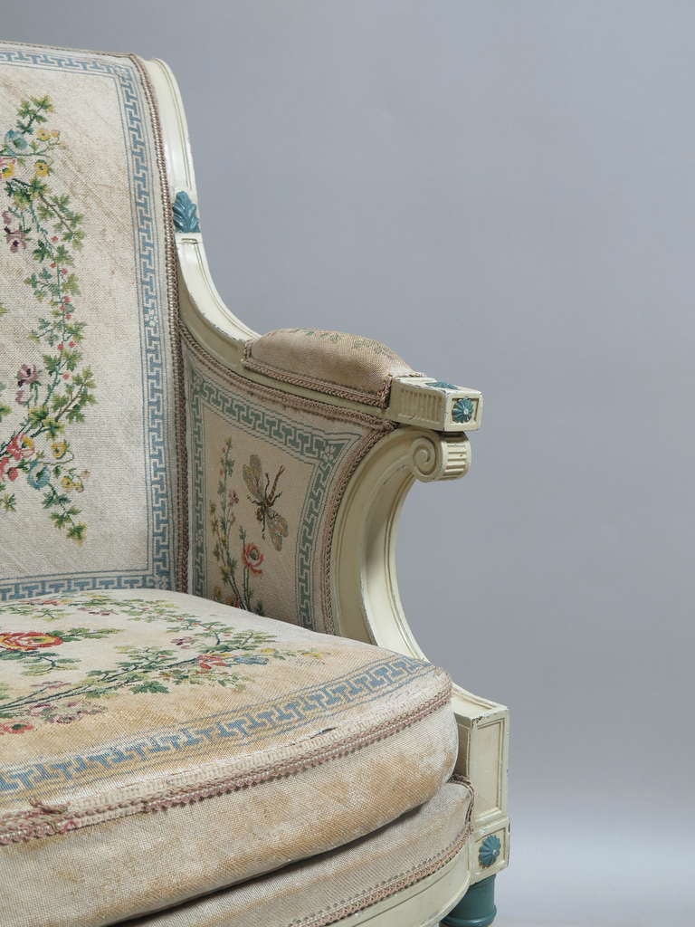 Elegant Directoire Settee Upholstered in Needlepoint In Excellent Condition In Isle Sur La Sorgue, Vaucluse
