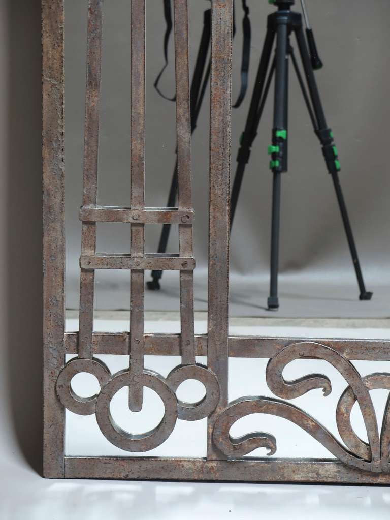 Paire de grands miroirs Art Nouveau en fer:: France:: années 1910 2
