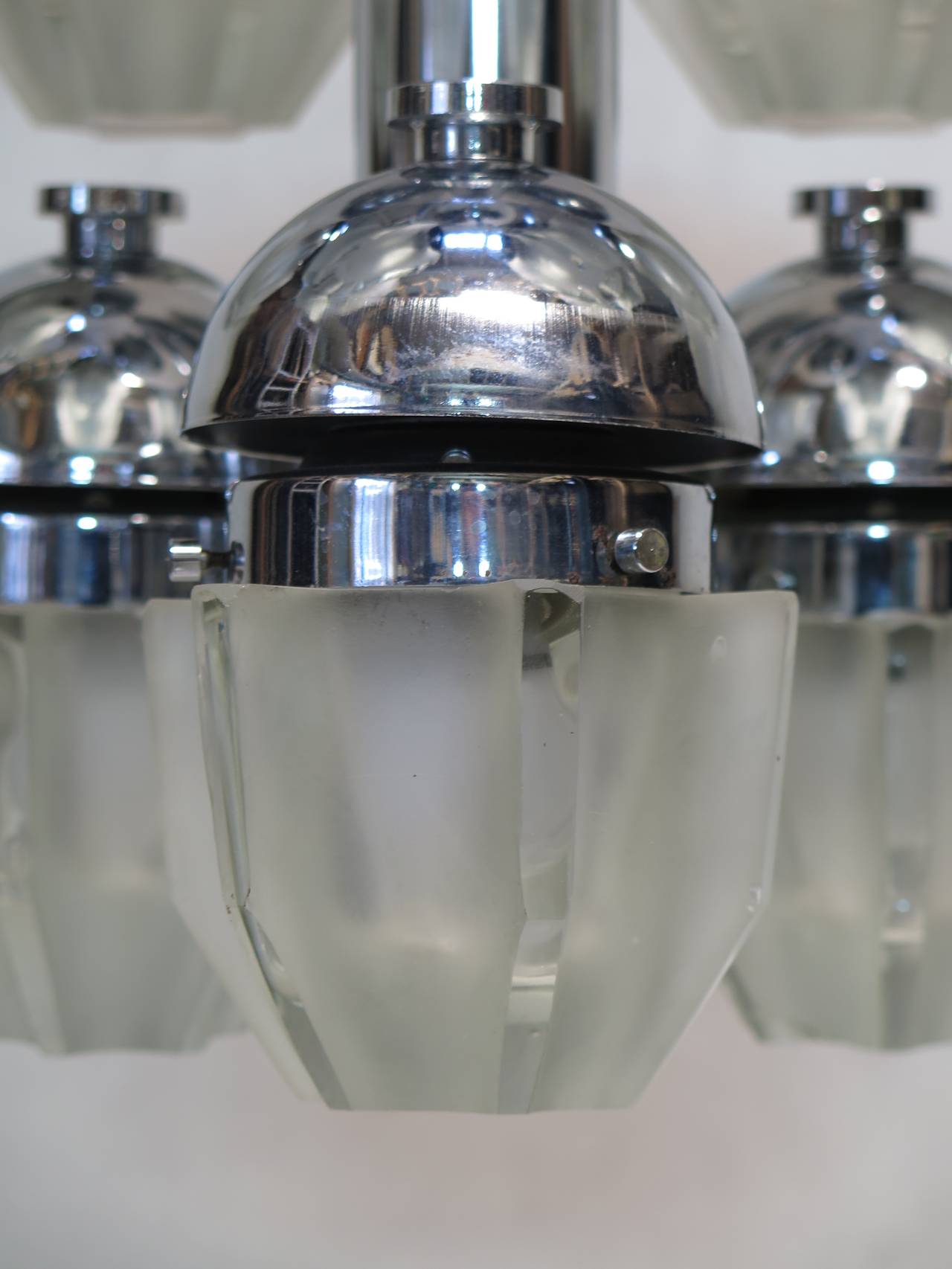 Chrome and Glass Chandelier, France, 1960s In Good Condition For Sale In Isle Sur La Sorgue, Vaucluse