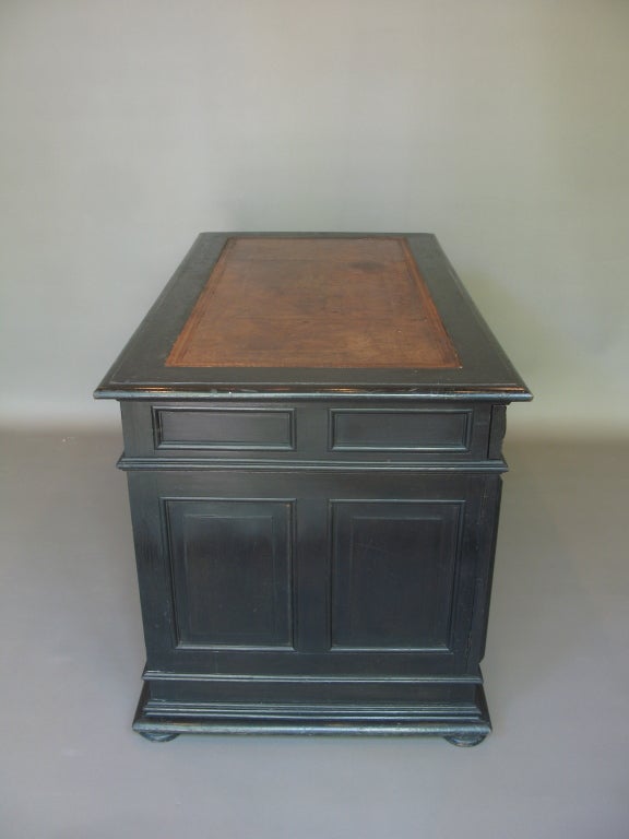 Napoleon III Ebonized Desk with Marble Inlay, France, 19th Century In Good Condition For Sale In Isle Sur La Sorgue, Vaucluse
