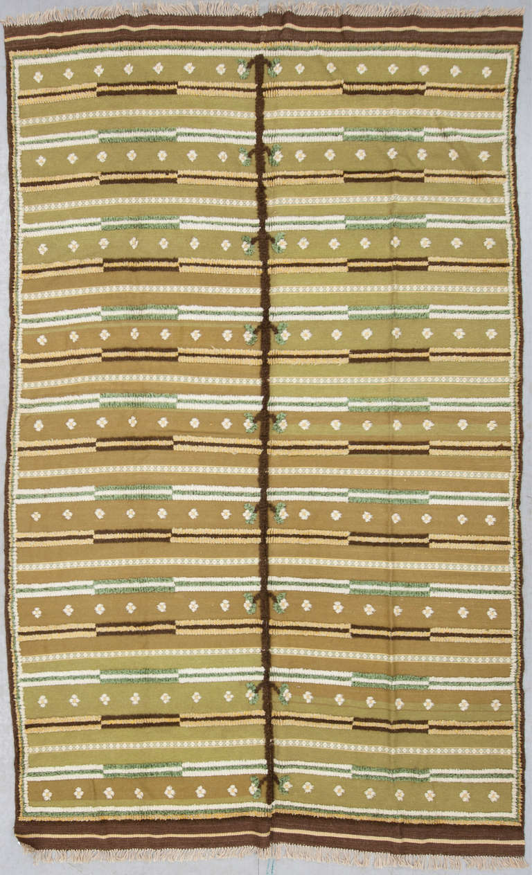 Large Scandinavian Rollakan rug, Sweden or Finland, first half of the 20th century.
Size 300 cm (118