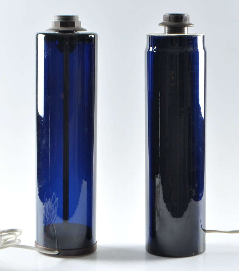 Near a pair of table lamps by 
Östen & Uno Kristiansson, Luxus, Sweden, circa 1960-1970.
Similar models in blue glass with slightly different base and a top. Height 35 cm. (14".)
Existing European wiring, rewiring available upon request.
