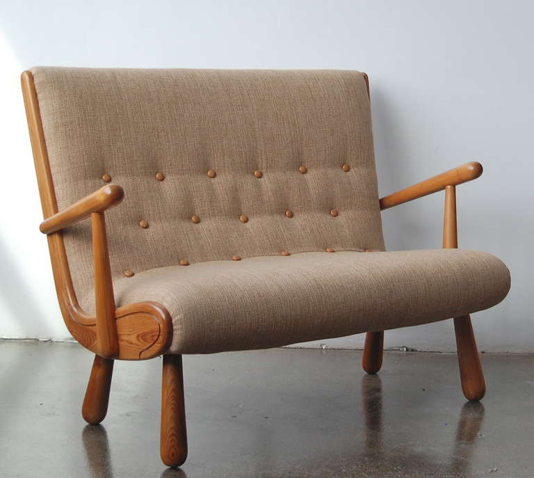 Settee in the style of designs by Philip Arctander (1914-1994).
Danish furniture producer, circa last quarter of the 20th century
Refinished and reupholstered.
   
 