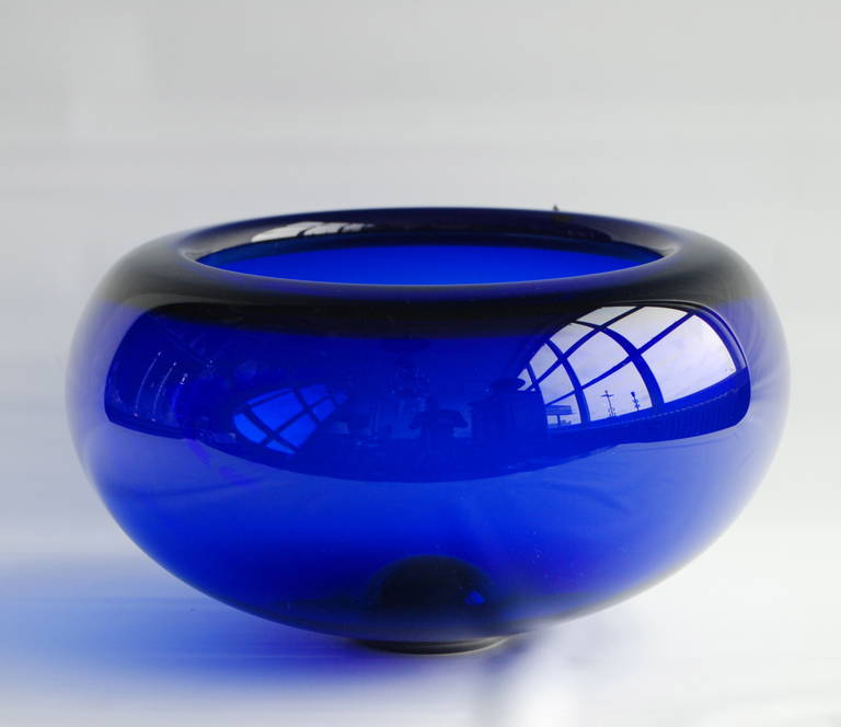 Huge vintage Danish modern Royal Copenhagen or Holmegaard "Provance" blue crystal or glass bowl designed by Per Lutken in 1955. Maintains the maker's sticker. Faint signs of age. In great vintage condition.
Diameter: 12.5", H 6".